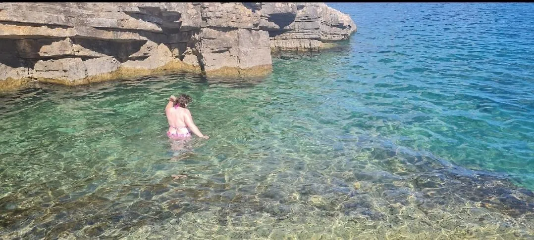 Hébergement de vacances Vikendica U Istri U Peruskom 200 M Od Mora Peruški